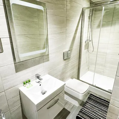 Modern Retreat: 2 Bedroom 2 Bathroom Flat Apartment Leeds (West Yorkshire)